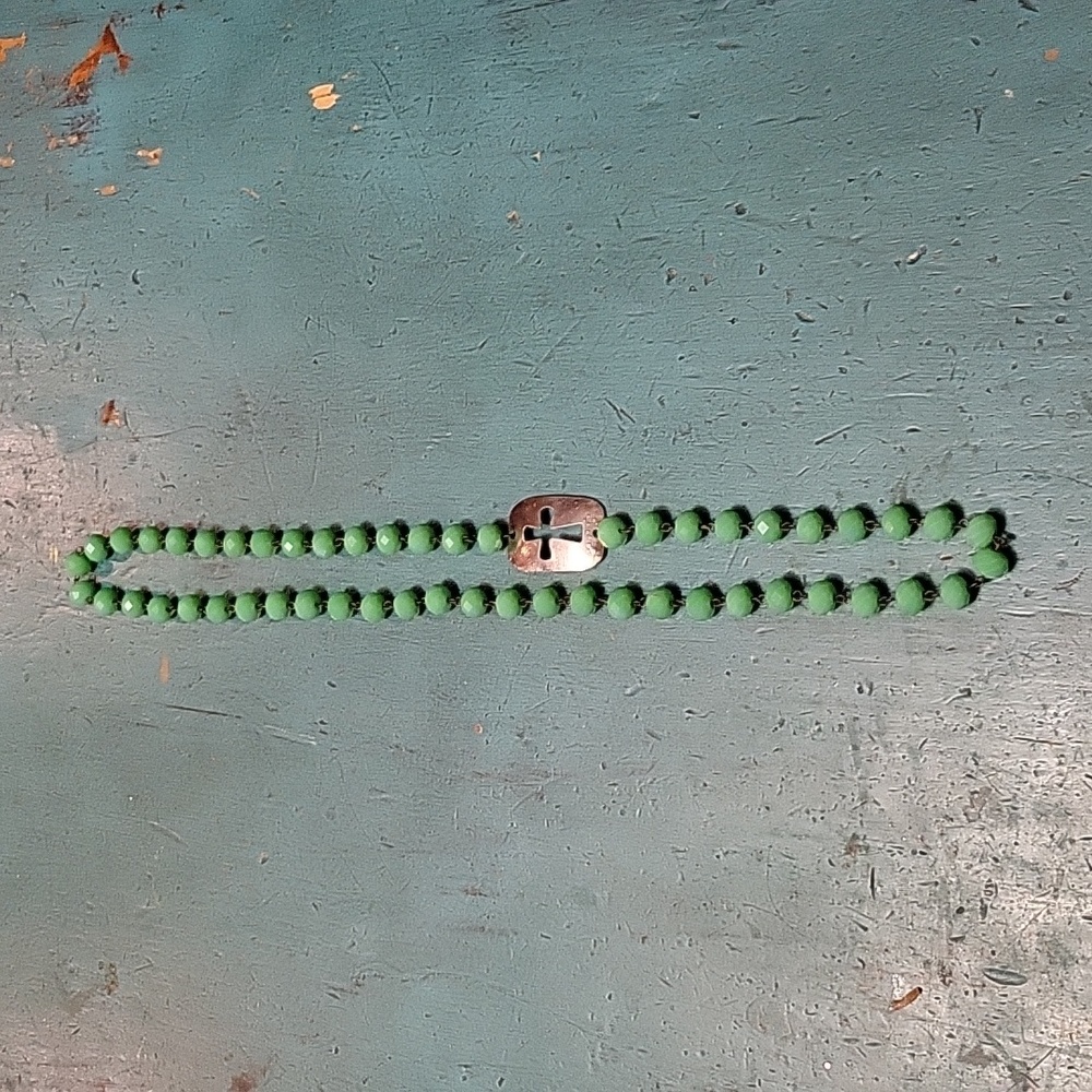 Sea green bead necklace with silver cross pendent 16" Rodeo style - Picture 1 of 4